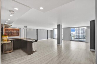 1904 S Ocean Dr, Unit TS206 in Hallandale Beach, FL - Building Photo - Building Photo
