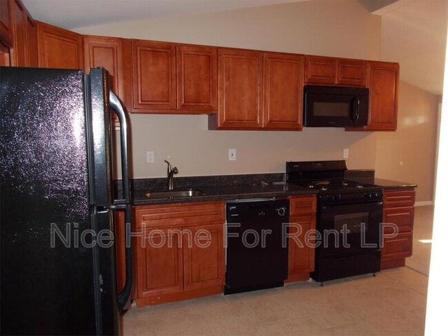 660 Windsor Ave in Maple Shade, NJ - Building Photo - Building Photo