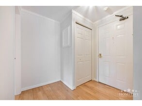 1350 Vidal St in White Rock, BC - Building Photo - Building Photo