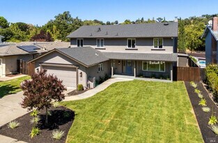 310 Marin Oaks Dr in Novato, CA - Building Photo
