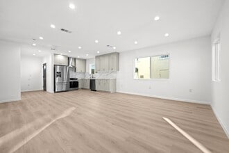 1642 S Crest Dr in Los Angeles, CA - Building Photo - Building Photo