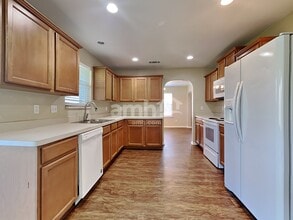 111 Maned Dr in Sanger, TX - Building Photo - Building Photo