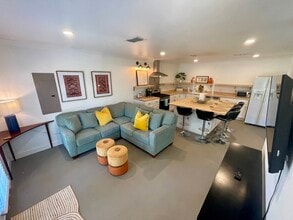 2730 S Cameron Ave in Tyler, TX - Building Photo - Building Photo