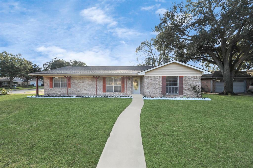 13103 Suzanne St in Stafford, TX - Building Photo