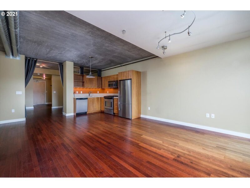 1926 W Burnside St in Portland, OR - Building Photo
