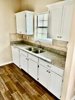 2517 Chuparosa Ct, Unit Chuparosa Apt 4 in Harlingen, TX - Building Photo