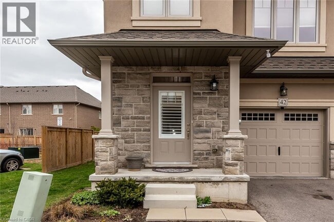 98 Shoreview Pl in Hamilton, ON - Building Photo - Building Photo