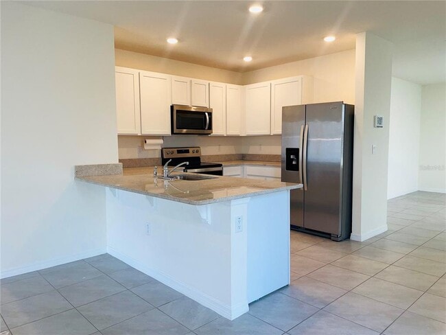 17043 Oval Rum Dr in Wimauma, FL - Building Photo - Building Photo