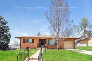 2727 S Stuart St in Denver, CO - Building Photo