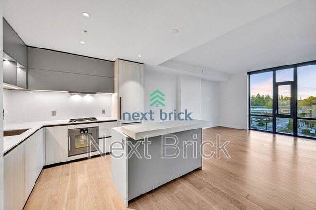 889 Ave Sq NE in Bellevue, WA - Building Photo - Building Photo