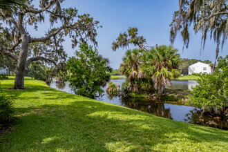 L'Estancia Apartment Homes in Sarasota, FL - Foto de edificio - Building Photo