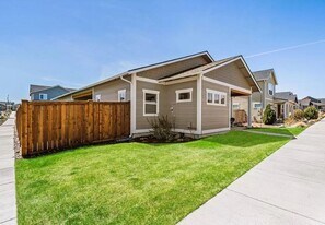 20781 NE Rockhurst Way in Bend, OR - Building Photo