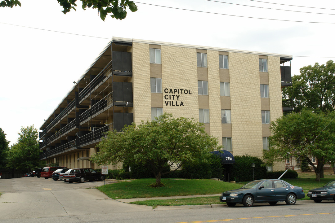 Capitol City Villa in Lincoln, NE - Building Photo