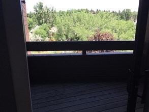 128 W Rockrimmon Blvd, Unit 203 in Colorado Springs, CO - Foto de edificio - Building Photo