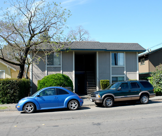 103 Olive St in Santa Rosa, CA - Building Photo - Building Photo