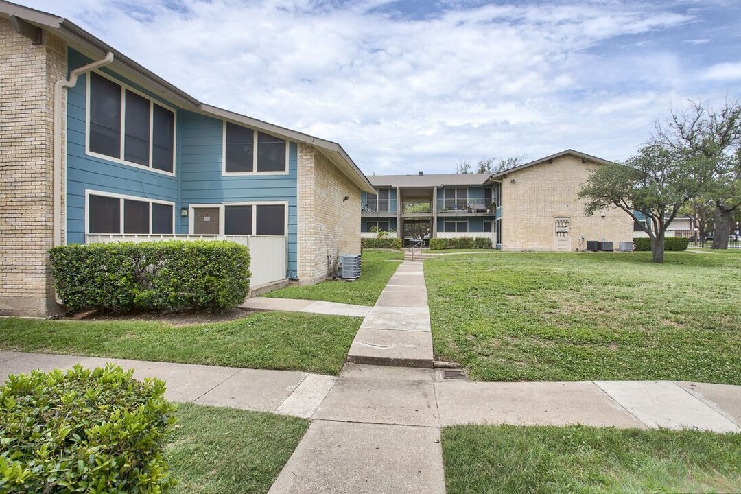 Nova Apartment Homes in Dallas, TX - Foto de edificio