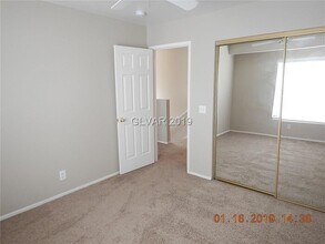 2822 Dawn Crossing Dr in Henderson, NV - Foto de edificio - Building Photo