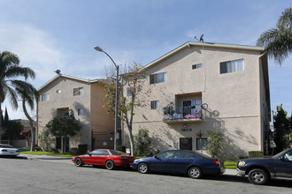 1959 Chestnut Ave in Long Beach, CA - Building Photo - Building Photo