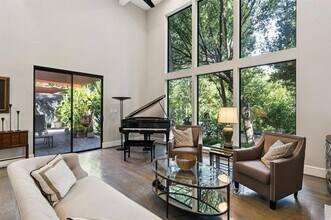 2934 Maple Springs Blvd in Dallas, TX - Building Photo - Building Photo