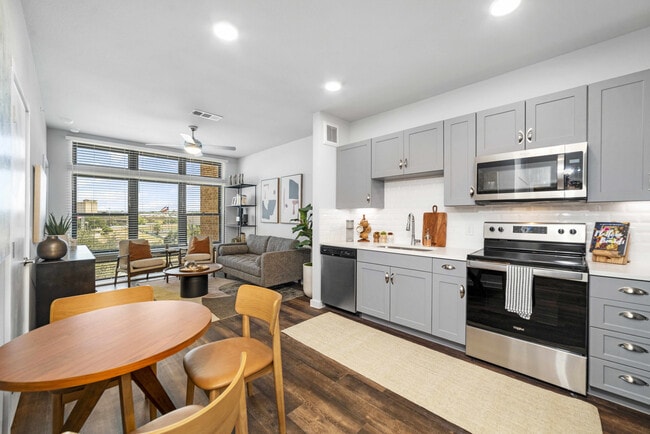 100 Labor Downtown Apartments in San Antonio, TX - Building Photo - Building Photo