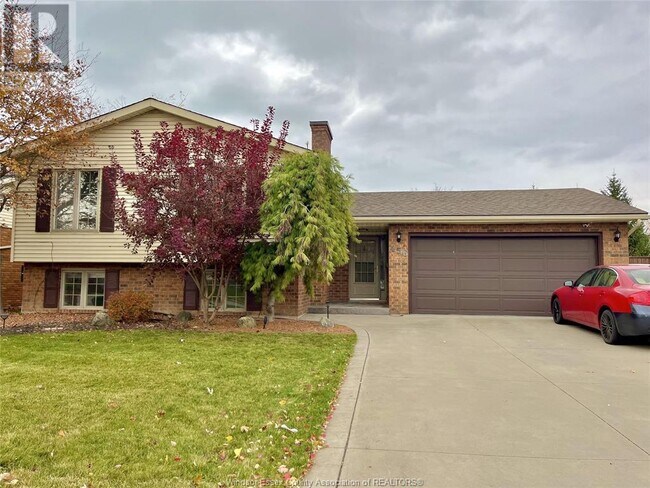 456 Amberly Crescent in Tecumseh, ON - Building Photo - Building Photo