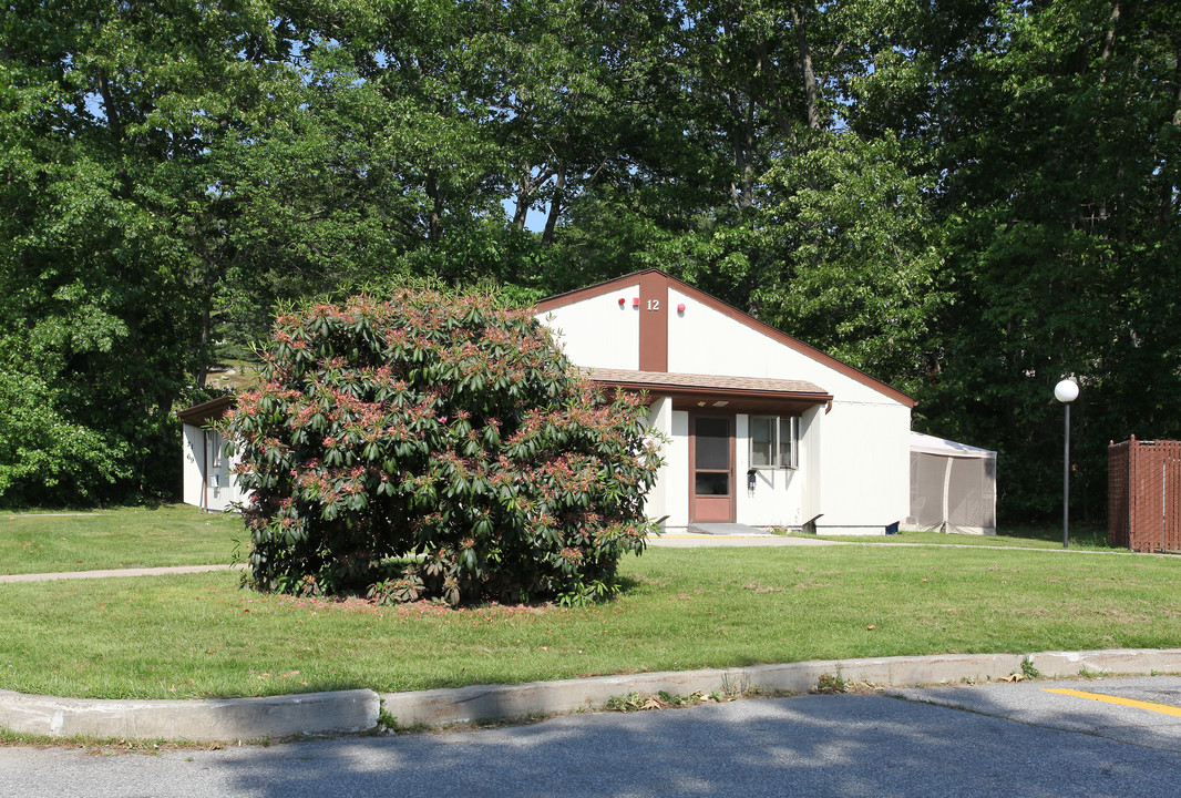 Grosso Gardens in Groton, CT - Building Photo