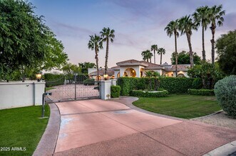 6649 E Berneil Dr in Paradise Valley, AZ - Building Photo - Building Photo