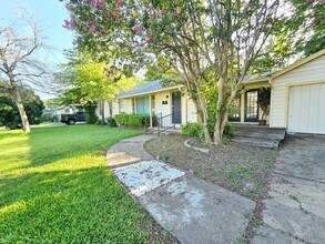 2503 Taylor St in Commerce, TX - Building Photo - Building Photo