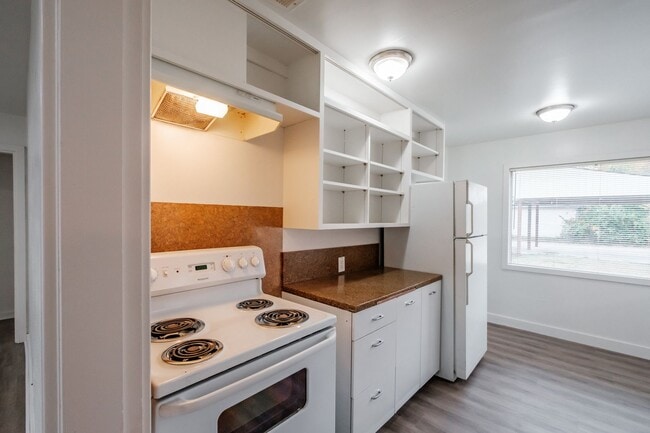 2490 Maple Ave NE in Salem, OR - Building Photo - Building Photo