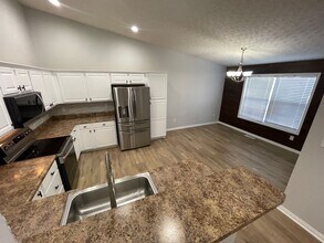 100 Dublin Ln in Shelbyville, KY - Building Photo - Building Photo