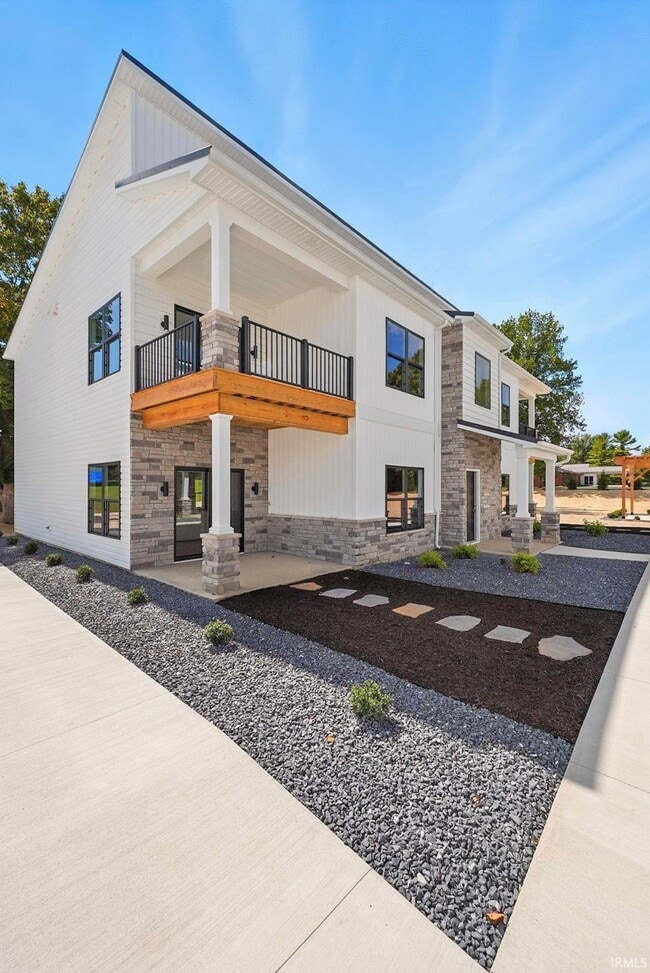 1030 S Wayne St in Angola, IN - Building Photo - Building Photo