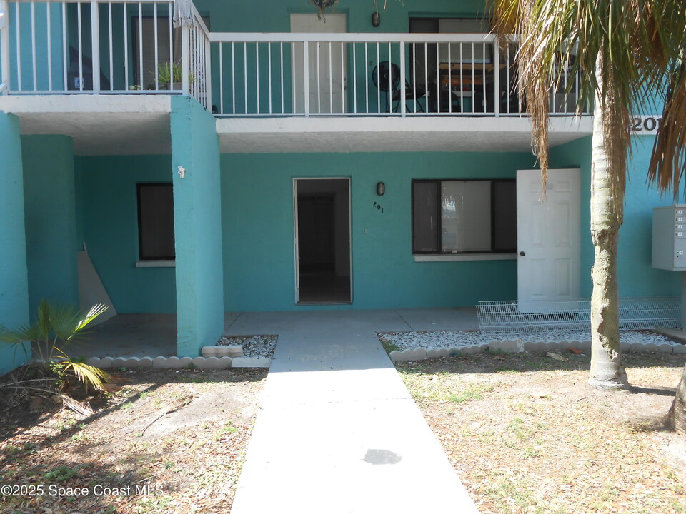201 Washington Ave in Cape Canaveral, FL - Building Photo