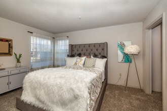 Crown Chase in Wichita, KS - Foto de edificio - Interior Photo