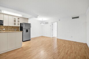 3245 Virginia St in Miami, FL - Building Photo