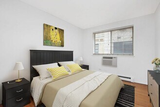 537 W. Melrose in Chicago, IL - Foto de edificio - Building Photo