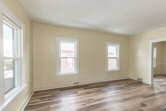 1030 Oak St in Syracuse, NY - Building Photo - Building Photo