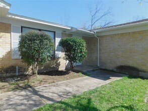 1705 White Oak Ct in Denton, TX - Foto de edificio - Building Photo