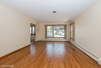 10012 S Komensky Ave in Oak Lawn, IL - Building Photo - Building Photo