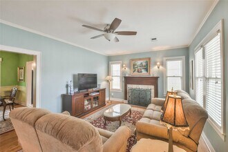 802 S Day St in Brenham, TX - Building Photo - Building Photo