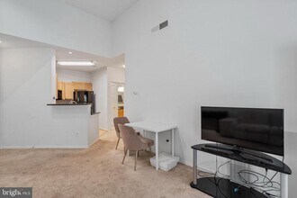 4405 Fair Stone Dr in Fairfax, VA - Building Photo - Building Photo