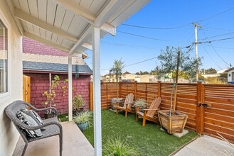 37 Portola Ave in Monterey, CA - Building Photo - Building Photo