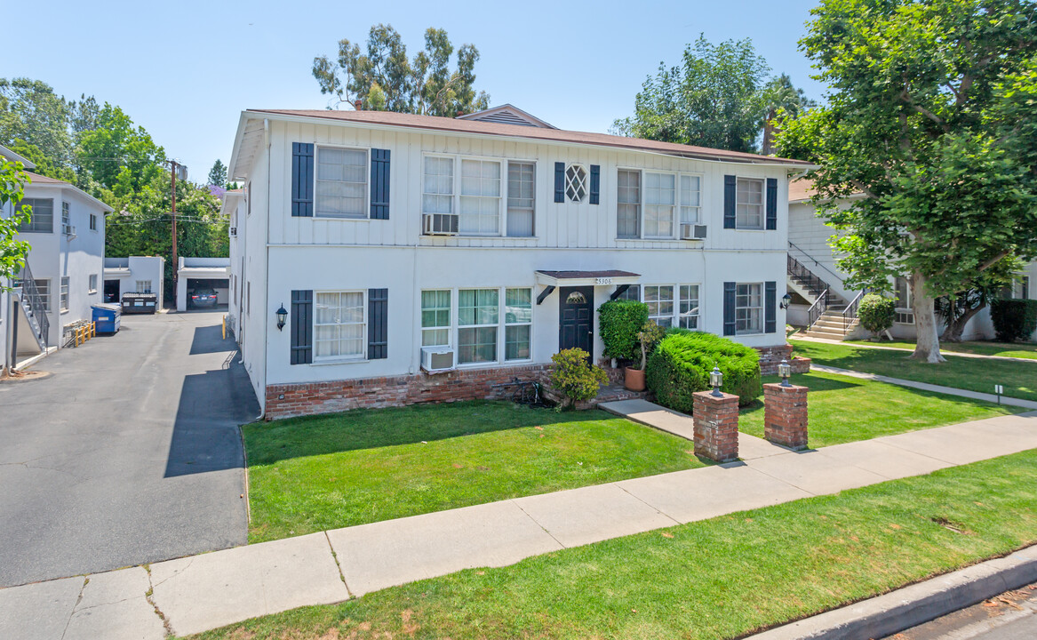 Radford in Valley Village, CA - Building Photo