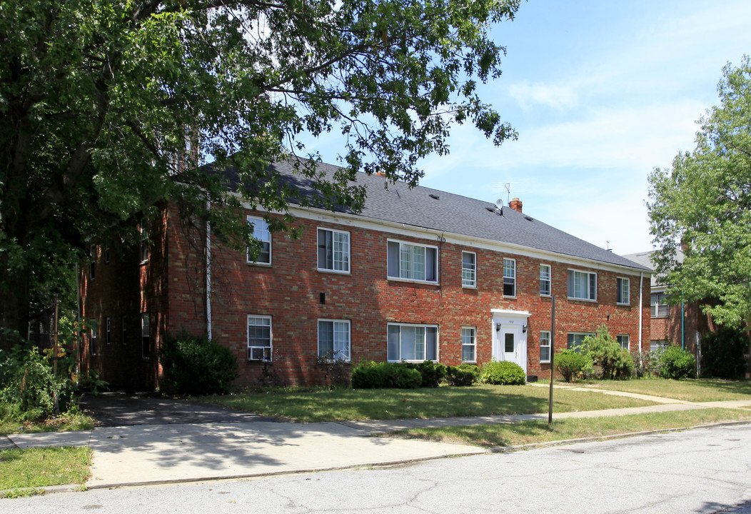 15997 Nelacrest Rd in Cleveland, OH - Foto de edificio