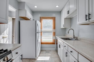 1596 Manchester Dr in Hoffman Estates, IL - Building Photo - Building Photo