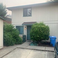 152 Southridge Way in Grants Pass, OR - Building Photo