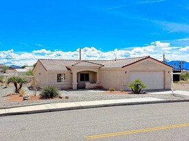 2598 Rainbow Ave N in Lake Havasu City, AZ - Building Photo
