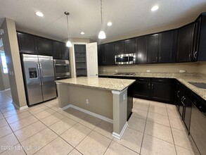 4578 Silverthorn Dr in Jacksonville, FL - Building Photo - Building Photo