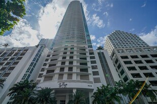 950 Brickell Bay Dr in Miami, FL - Building Photo