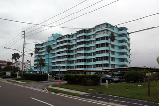 Island Way Towers in Clearwater, FL - Building Photo - Building Photo