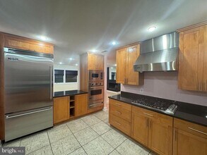7913 Charleston Ct in Bethesda, MD - Building Photo - Building Photo